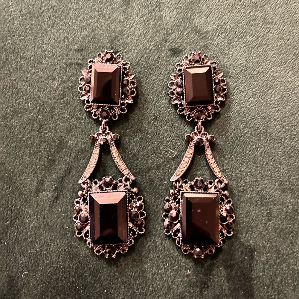 Elegant Black Stone Chandelier Earrings